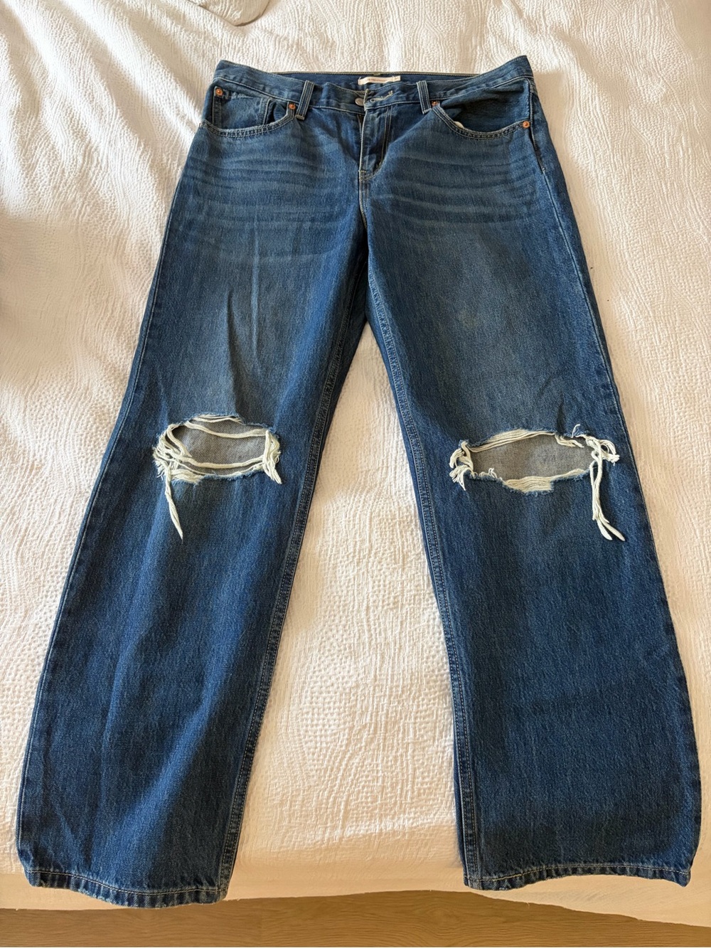 Levi's Women's Straight Leg Jeans in Medium Blue Denim - Picture 2 of 7